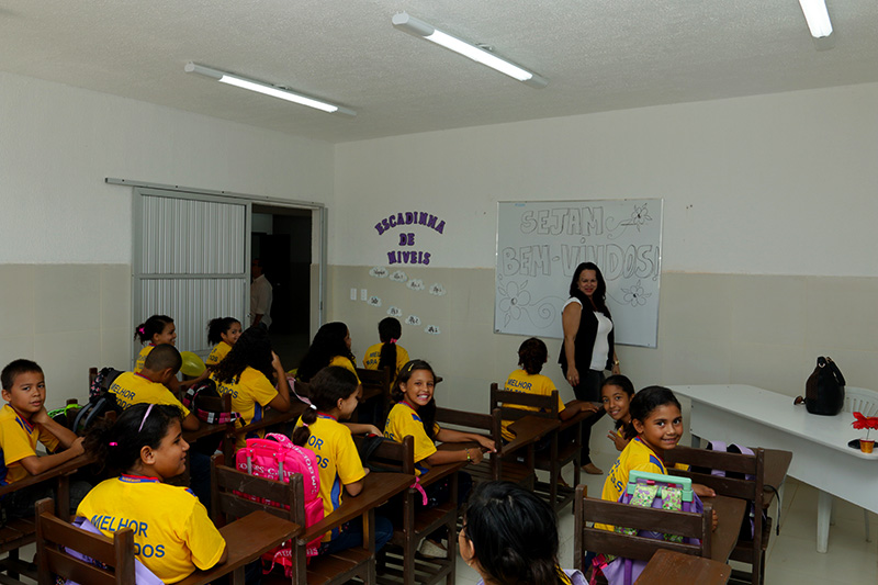 Prefeito Júnior entrega reforma  e ampliação da Escola do Cararu