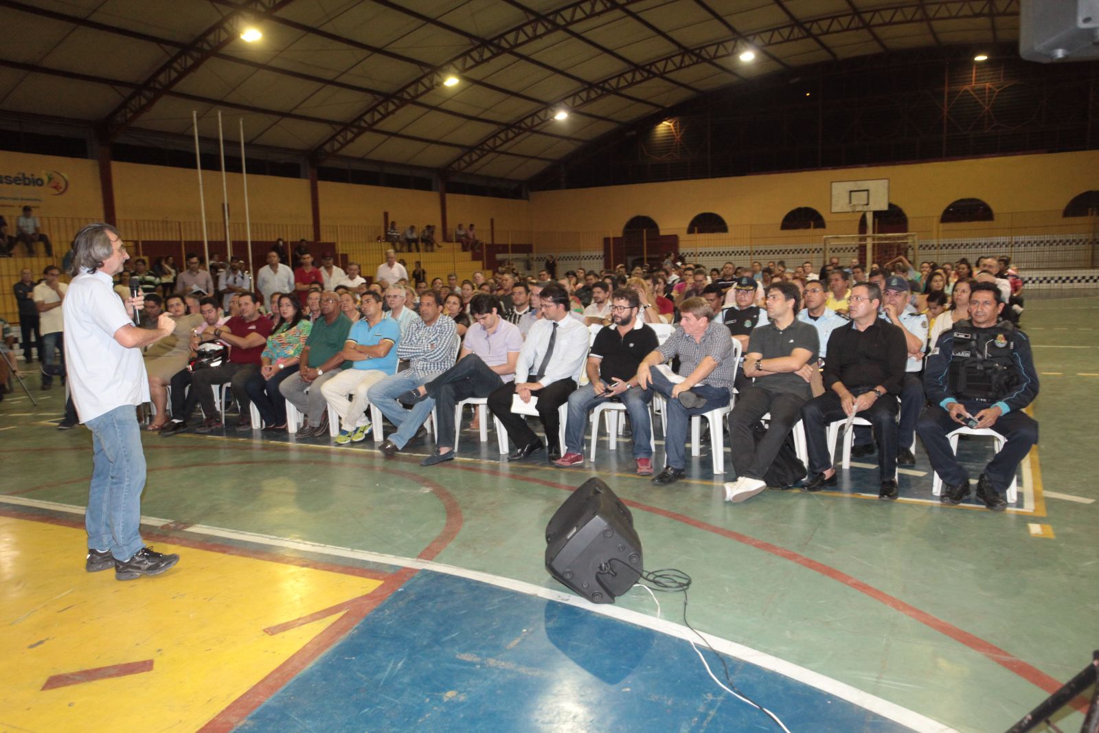 Prefeito Acilon reúne população para debater a segurança pública no Eusébio