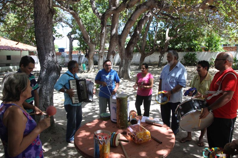 CAPs realiza oficina de musicalização com Descartes Gadelha