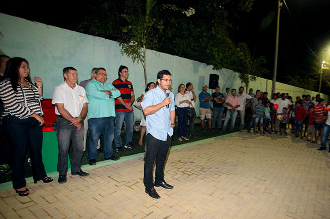 Prefeito Júnior entrega a Praça Herculino Rabelo às comunidades das Guaribas e Amador