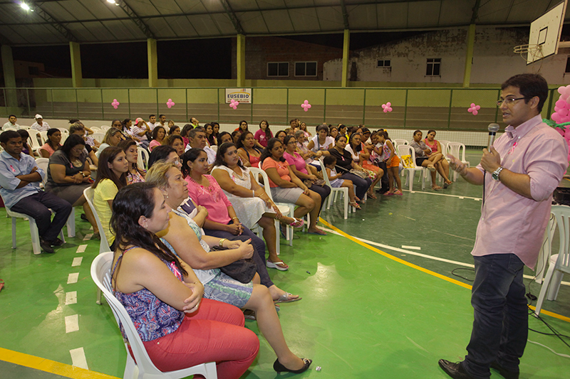 Prefeito Júnior ministra palestras durante a programação do Outubro Rosa