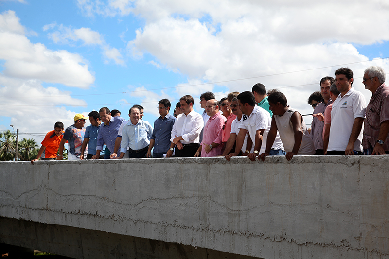 Prefeitos Júnior e Roberto Cláudio inauguram a ponte do Santa Clara