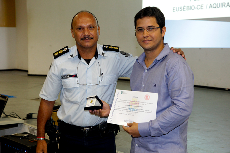 Prefeito Júnior é homenageado pela Polícia Militar