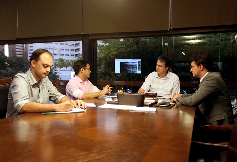 Prefeito Júnior apresenta reivindicações do Eusébio ao governador Camilo Santana