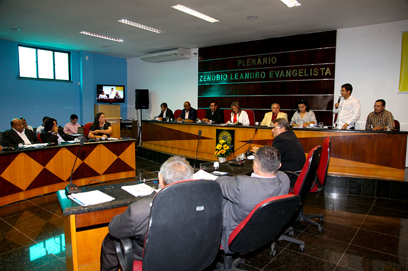 Prefeito Júnior participa dos trabalhos de abertura da Câmara Municipal