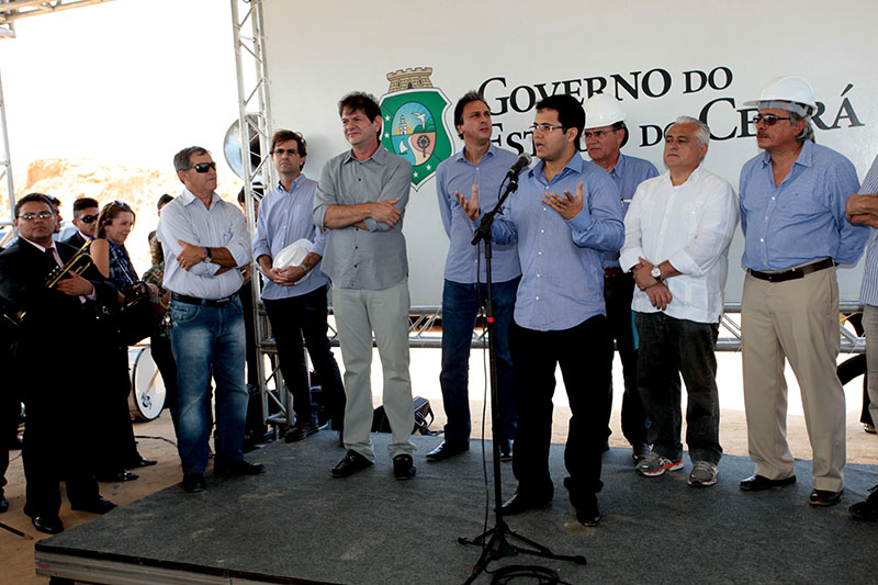 Governador Camilo Santana e o prefeito Júnior visitam canteiro de obras da Fiocruz