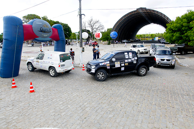 Eusébio sedia largada do Campeonato Cearense de Rally