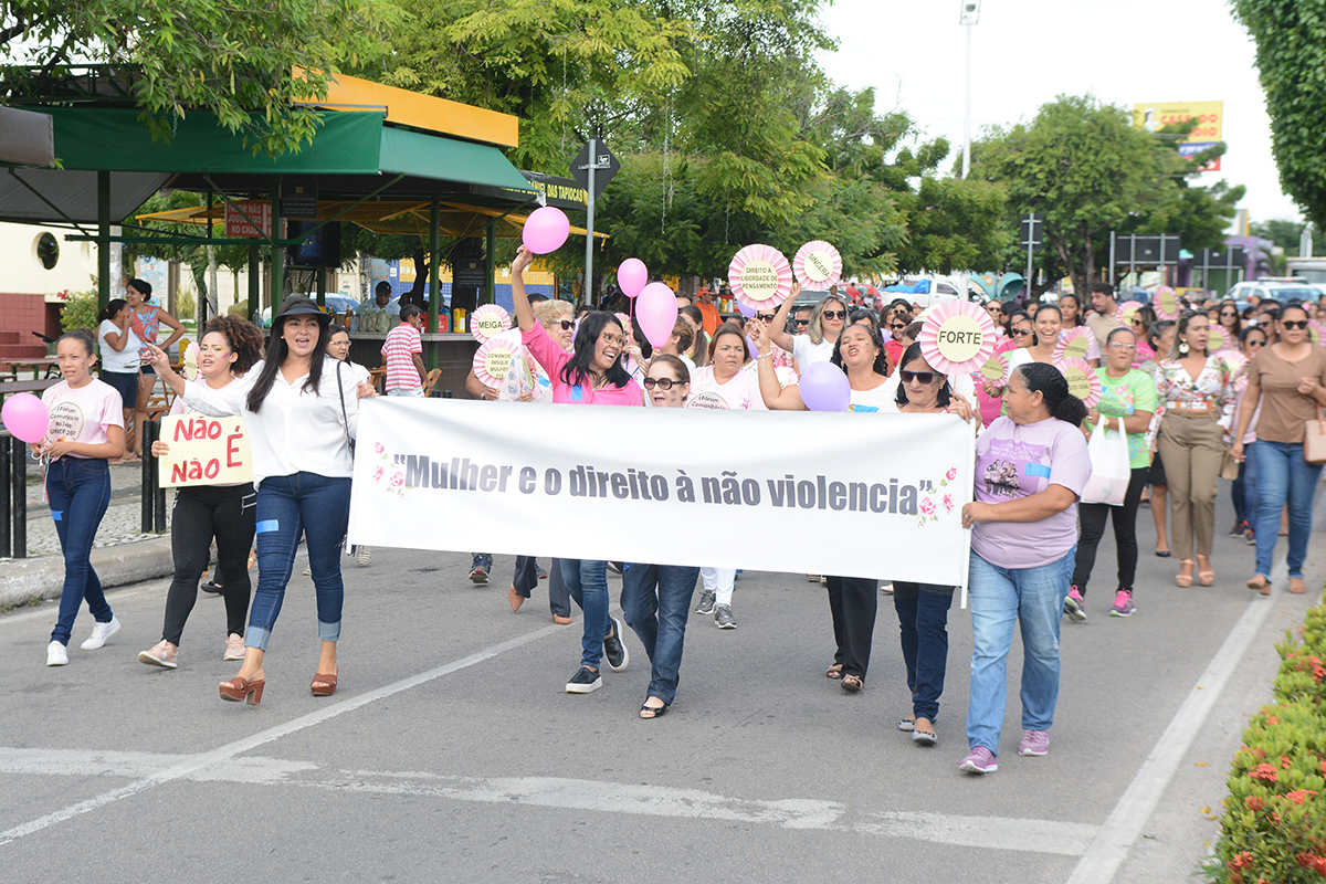 Mulheres de Eusébio realizam caminhada contra a violência doméstica e por reconhecimento de direitos