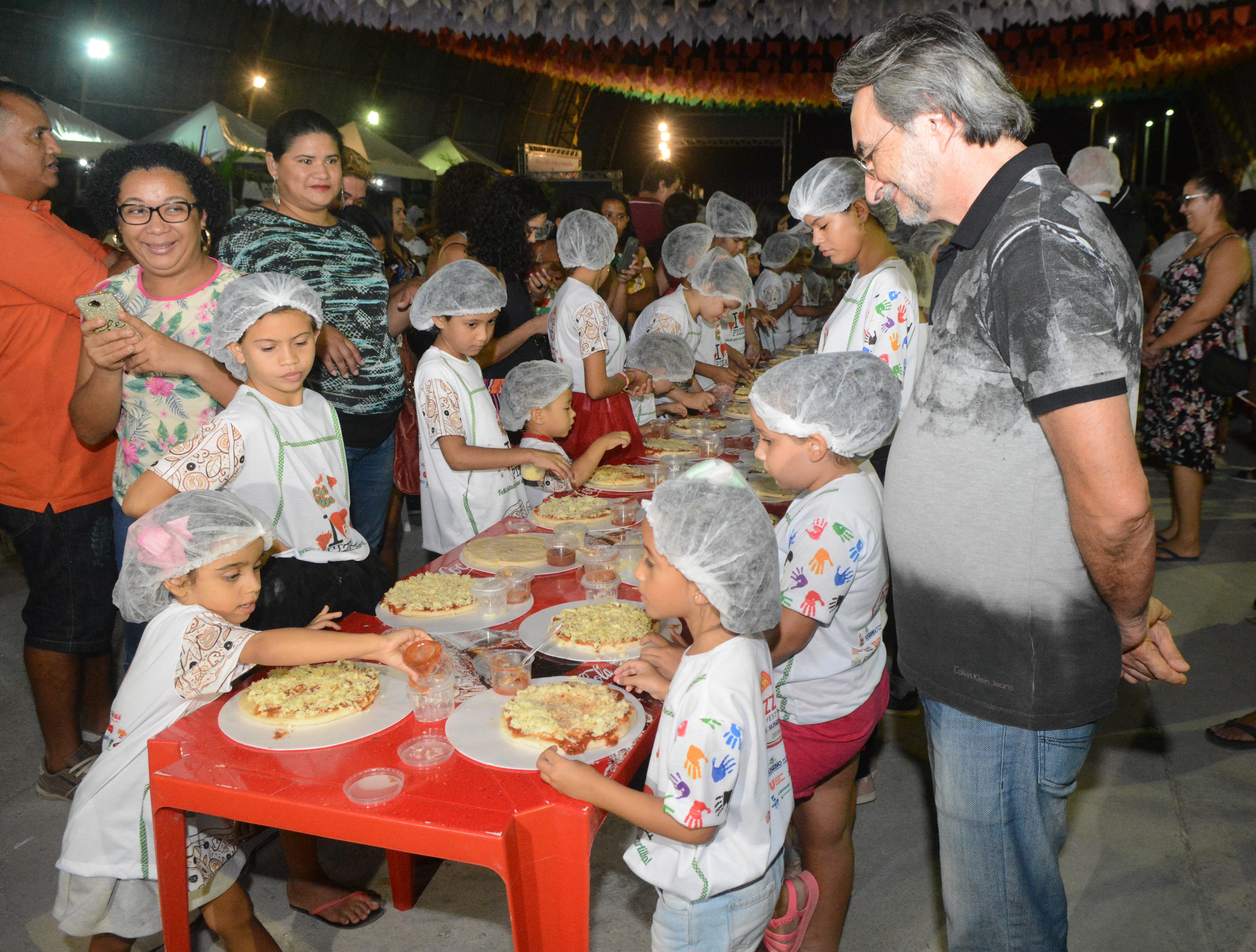 Oficina de Pizza Marguerita com participação das crianças abre o Pizza Fest Eusébio