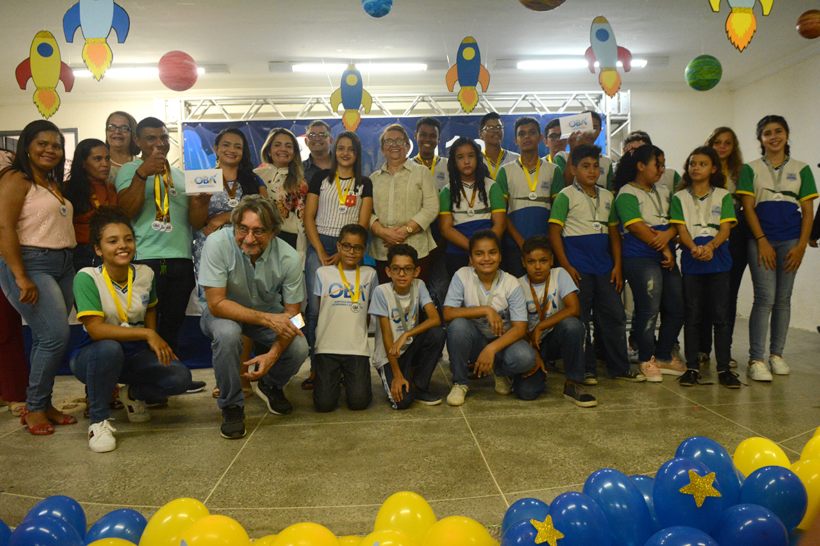 Estudantes recebem medalhas por desempenho na Olimpíada Brasileira de Astronomia e Astronáutica
