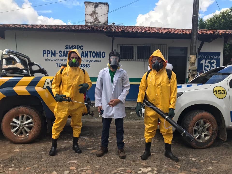 Prefeitura de Eusébio realiza desinfecção nas ruas do bairro Santo Antônio e pede população que fique em casa
