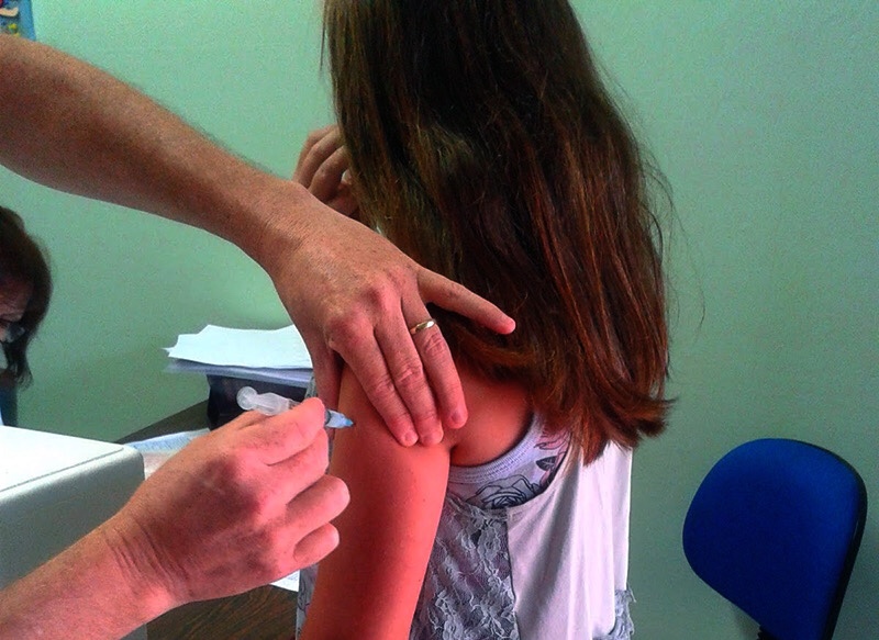 Secretaria de Saúde de Eusébio recomenda que adolescentes mantenham caderneta de vacinação em dia