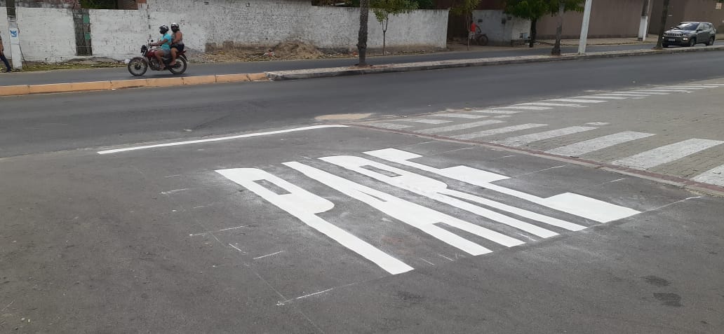 Prefeitura de Eusébio realiza sinalização  horizontal em vias pavimentadas