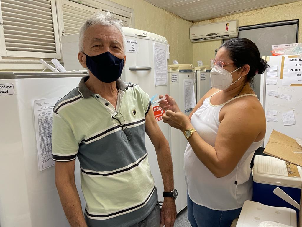 Prefeitura de Eusébio dá continuidade a vacinação dos profissionais de saúde e idosos acima de 75 anos