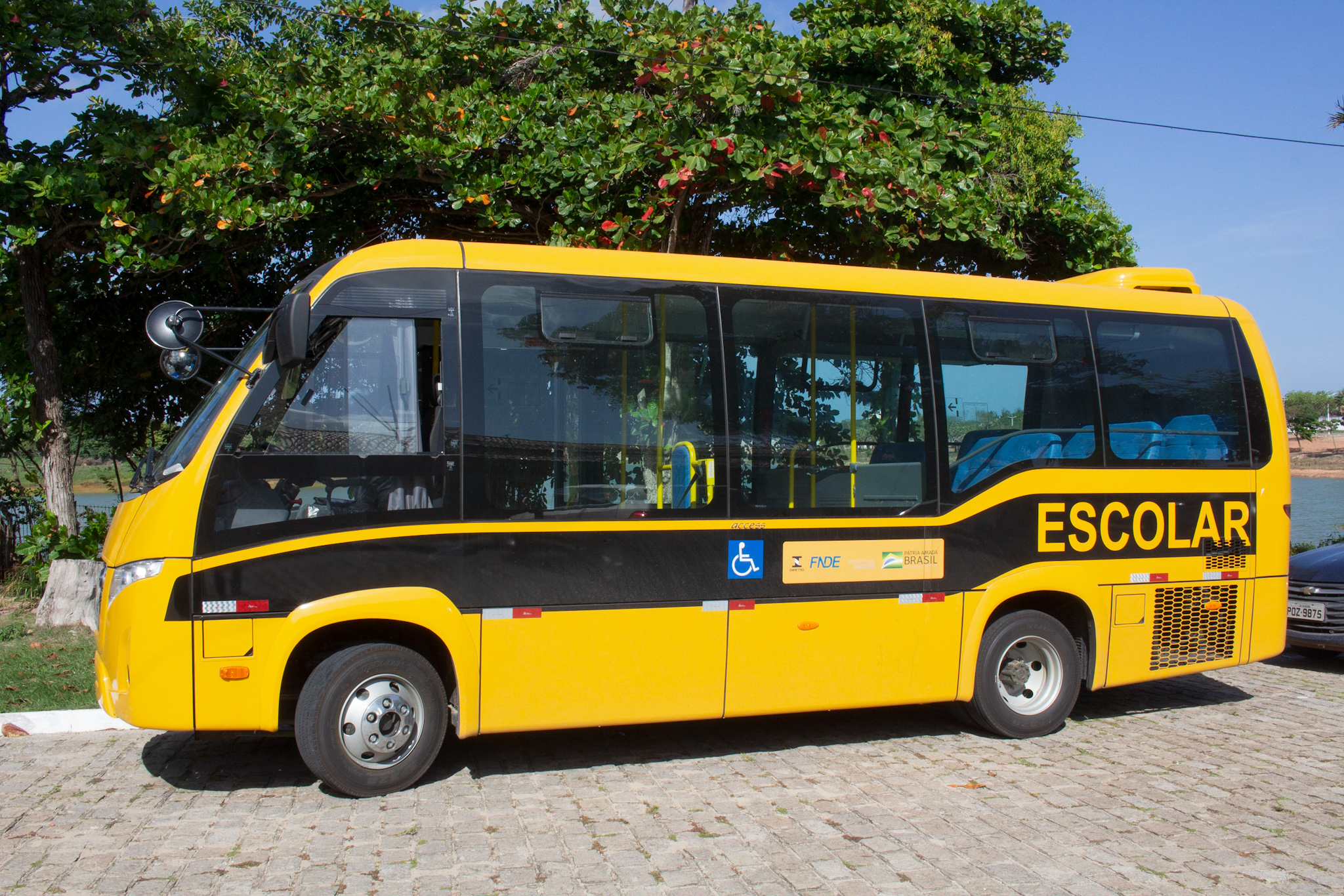 Prefeitura de Eusébio adquire novo  micro-ônibus para o transporte escolar