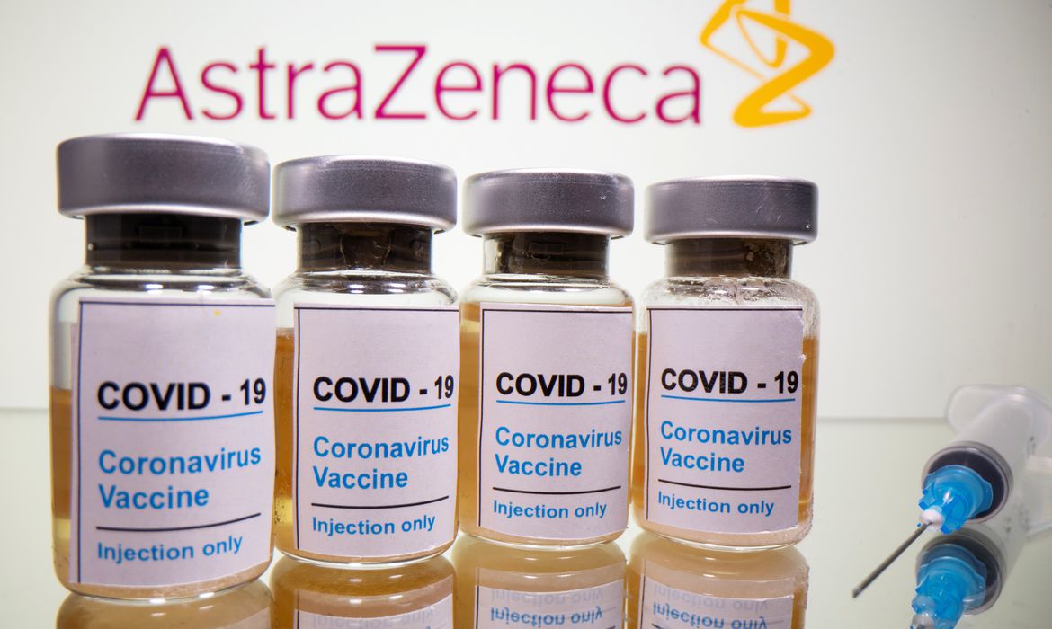 Eusébio aplica a segunda dose da vacina AstraZeneca em idosos a partir de 60 anos, neste sábado