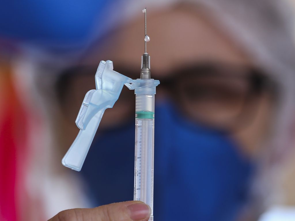 Prefeitura de Eusébio realiza vacinação de rotina para crianças e adultos na Farmácia Santa Branca
