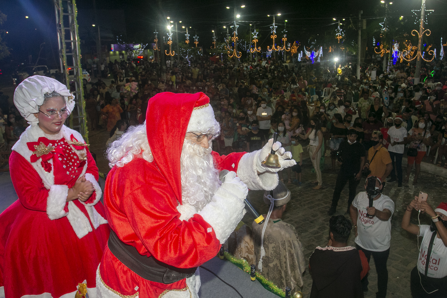 Eusébio realiza Natal Mágico com a chegada de papai noel