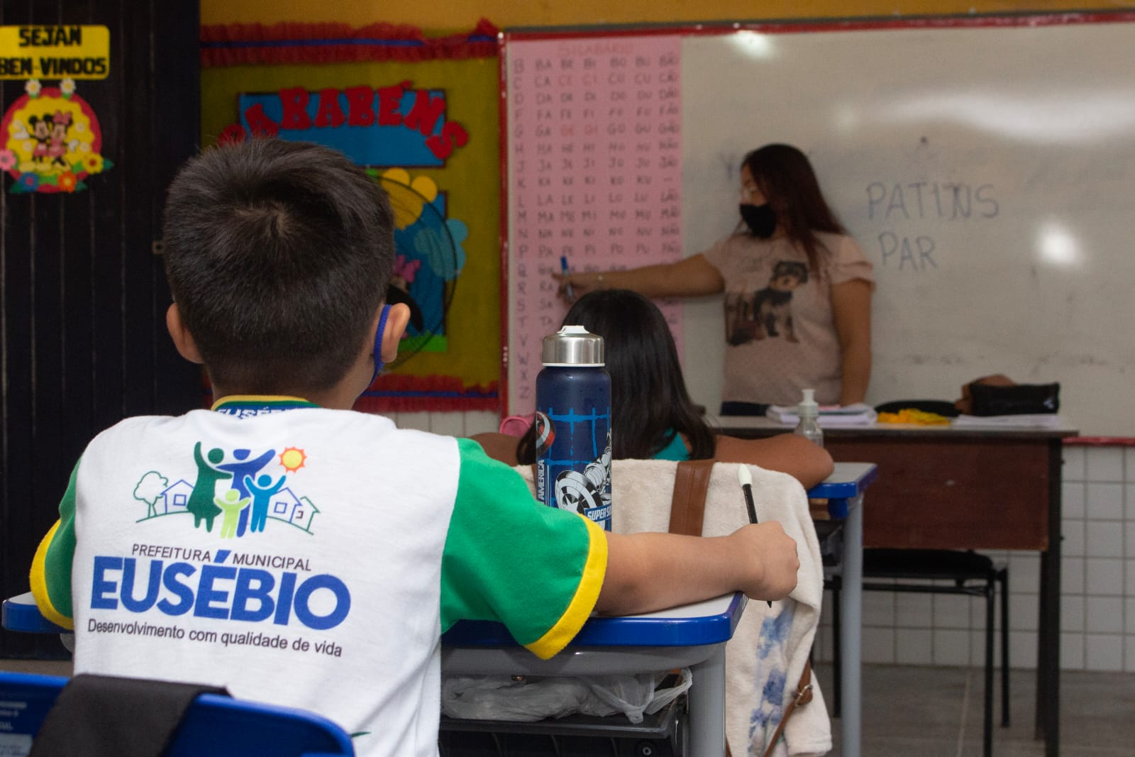 Prefeitura de Eusébio anuncia aumento do Piso Salarial dos professores