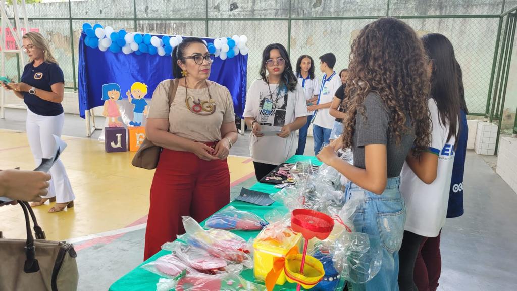 Escola de Eusébio ensina empreendedorismo aos alunos