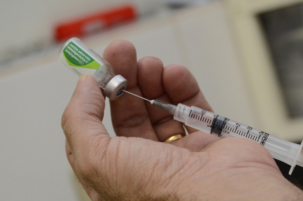 Trabalhadores da Educação de Eusébio serão imunizados contra Meningite C