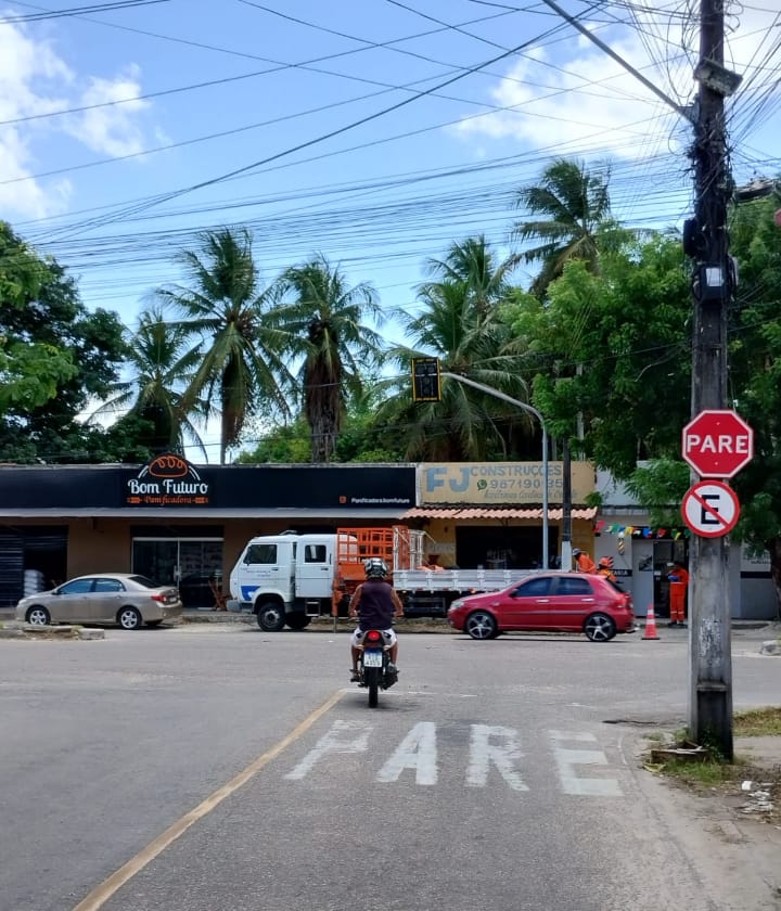 AMT instala novos semáforos no Centro de Eusébio