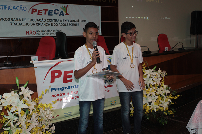 Eusébio premia escolas que participaram do Peteca 2017