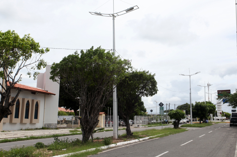 Eusébio implanta iluminação de LED nas principais vias do município