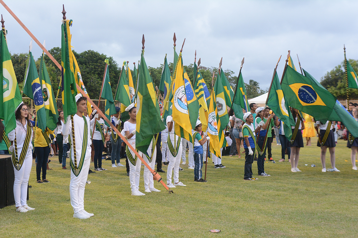 Mais de três mil pessoas participam do desfile de encerramento da Semana da Pátria no Eusébio