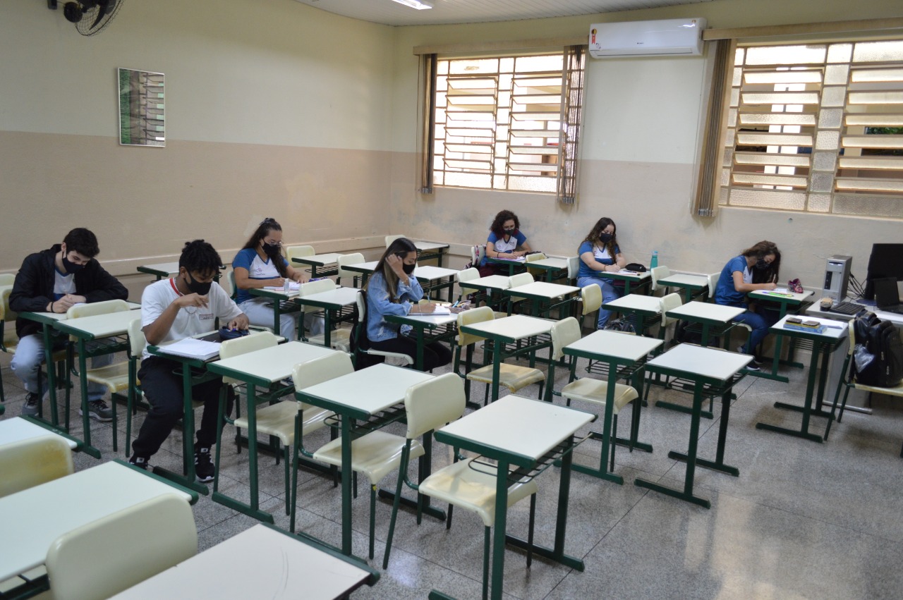 Eusébio prorroga medidas de isolamento social e libera cursos técnicos presenciais