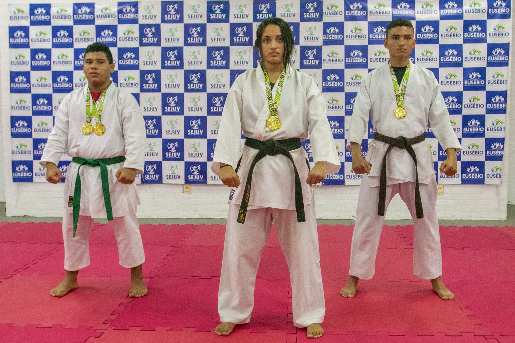 Atletas de Eusébio conquistam medalhas de ouro e bronze no Campeonato Cearense de Karatê