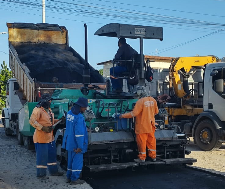 Secretaria de Obras inicia implantação de pavimentação asfáltica em ruas do Jabuti