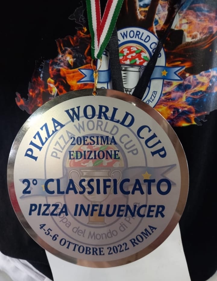 Pizzaiolo campeão do Pizza Fest 2022 fica em segundo lugar no GP Internacional da Pizza, na Itália