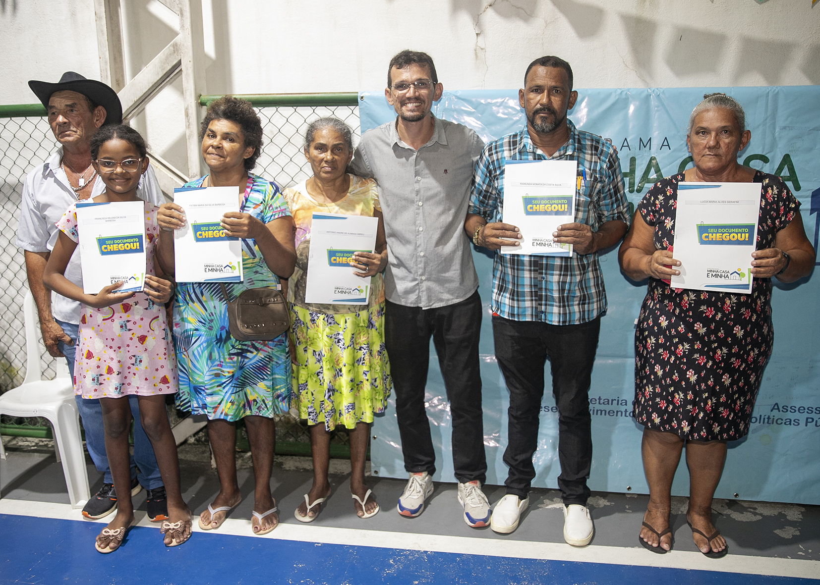 Prefeitura de Eusébio entrega documento do Programa Minha Casa é Minha para moradores do Novo Portugal