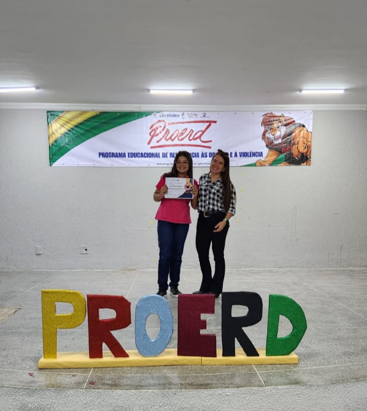 Alunos das Escolas Izídio José Campina e Francisco Tavares recebem certificados do curso do Proerd